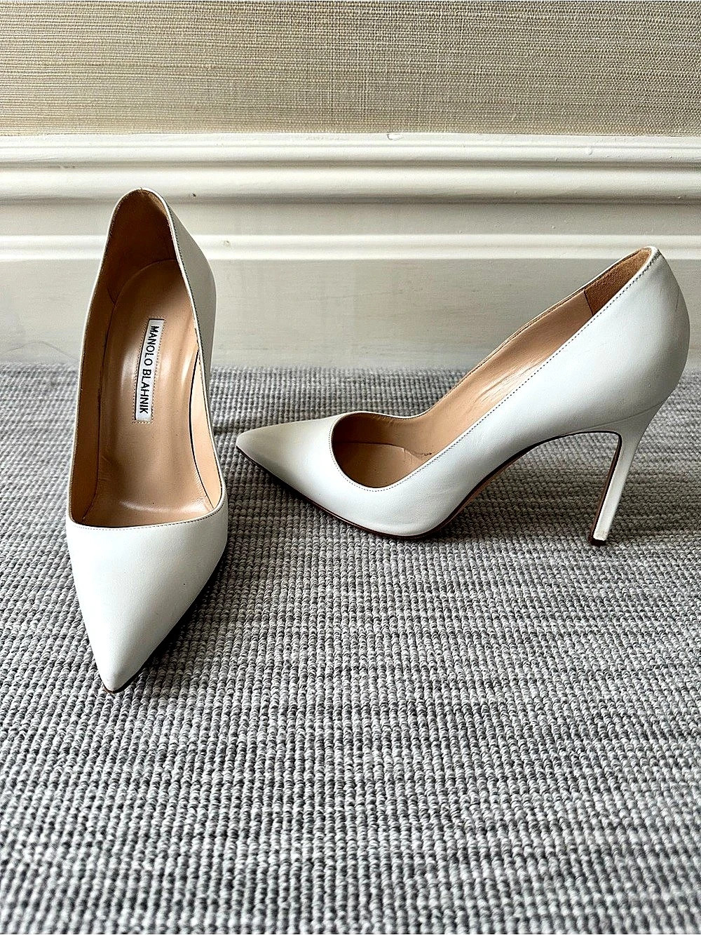 Manolo Blahnik BB 105 Leather Pumps White EU 37